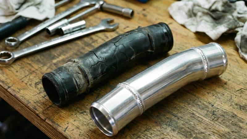 Замена пластиковых трубок охлаждения Порше Кайен на алюминиевые